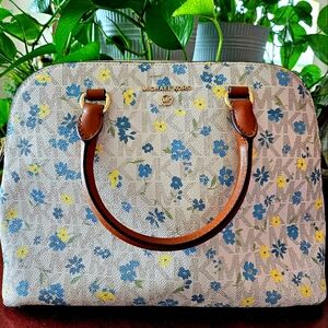 Michael Kors Cindy Vanilla Large Dome Satchel